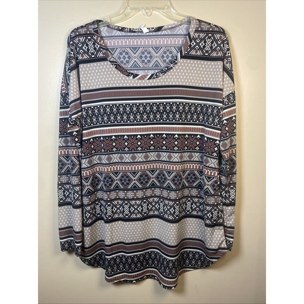 Pink Blush Women’s Diamond Paisley Top Says Size Small Runs Big